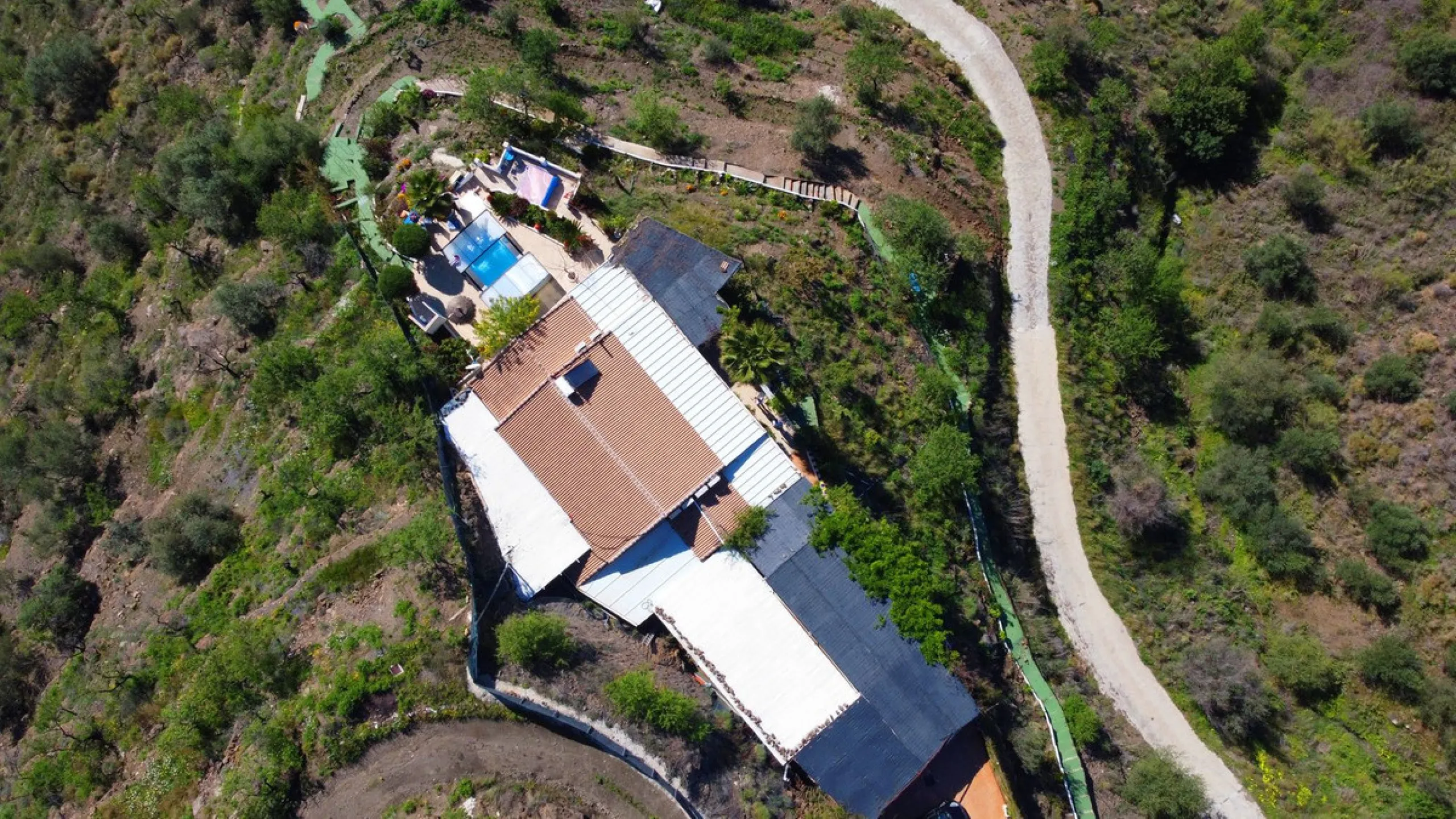House - Detached Villa в продаже в Arenas, Málaga. В доме 3 спален и 2 ванных комнат. Площадь дома 220 м². Площадь участка 5525 м²