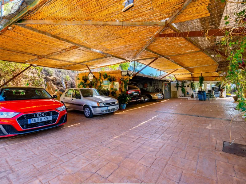 House - Detached Villa в продаже в Arenas, Málaga. В доме 3 спален и 2 ванных комнат. Площадь дома 220 м². Площадь участка 5525 м²