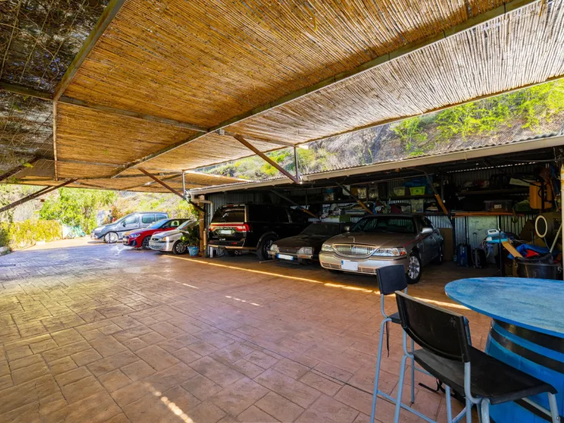 House - Detached Villa в продаже в Arenas, Málaga. В доме 3 спален и 2 ванных комнат. Площадь дома 220 м². Площадь участка 5525 м²