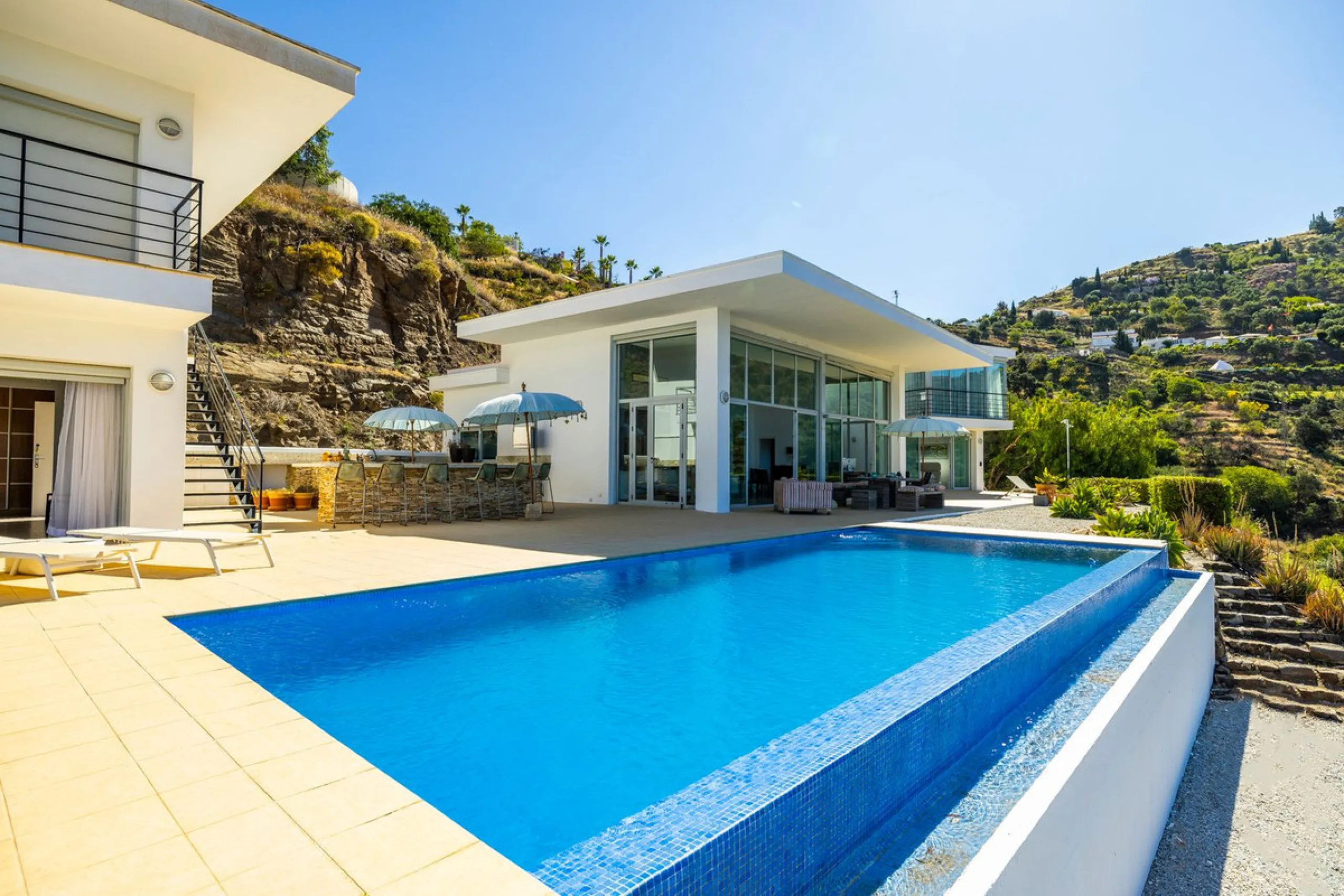 Prestigious Seaview Estate in Sayalonga – A Masterpiece of Luxury and Serenity