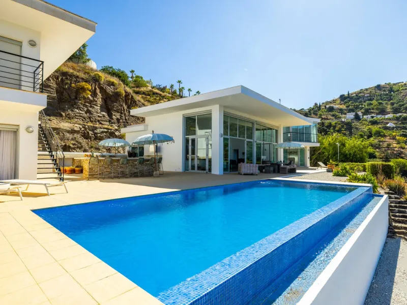 Prestigious Seaview Estate in Sayalonga – A Masterpiece of Luxury and Serenity