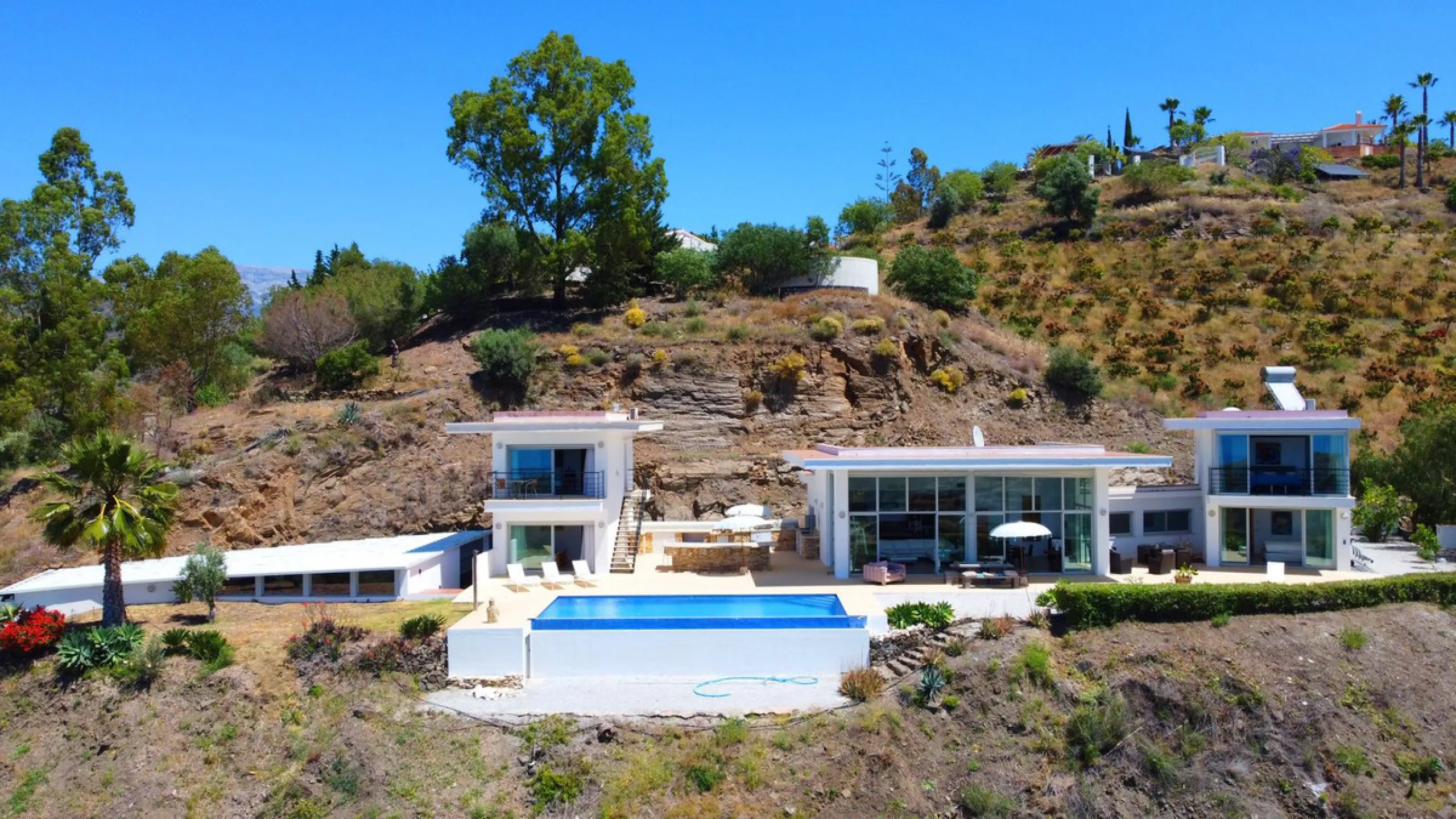 Prestigious Seaview Estate in Sayalonga – A Masterpiece of Luxury and Serenity