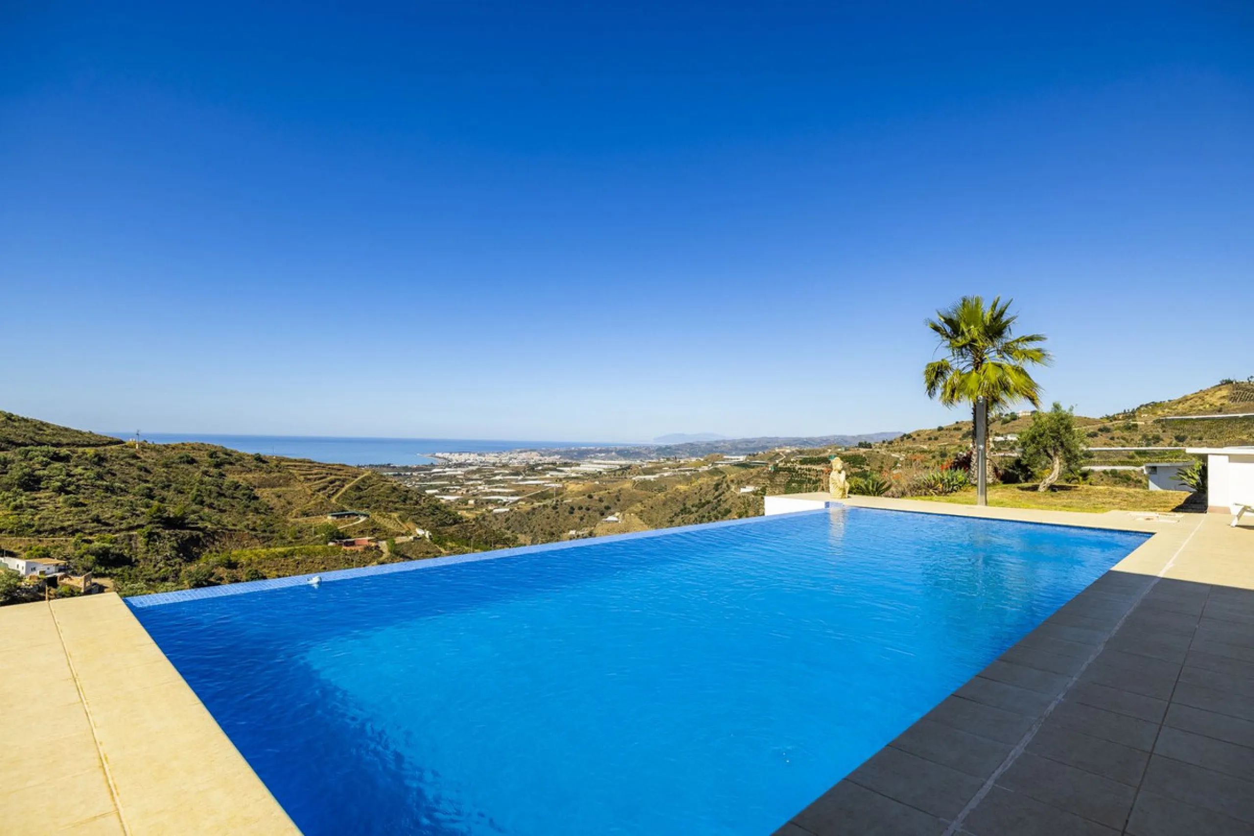 Prestigious Seaview Estate in Sayalonga – A Masterpiece of Luxury and Serenity