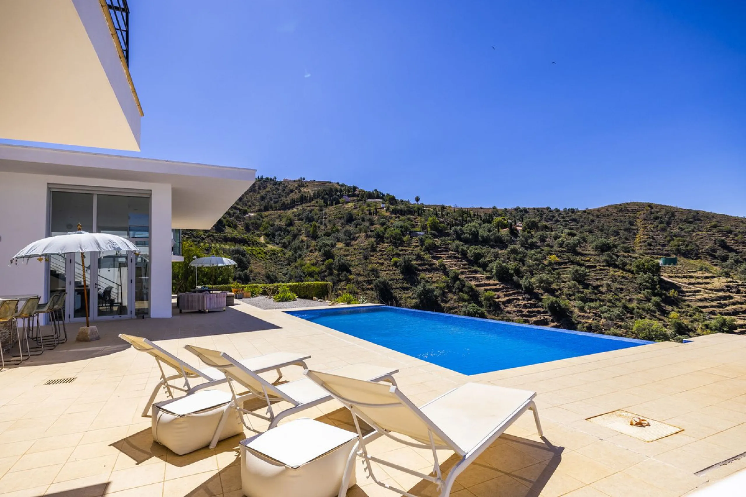 Prestigious Seaview Estate in Sayalonga – A Masterpiece of Luxury and Serenity
