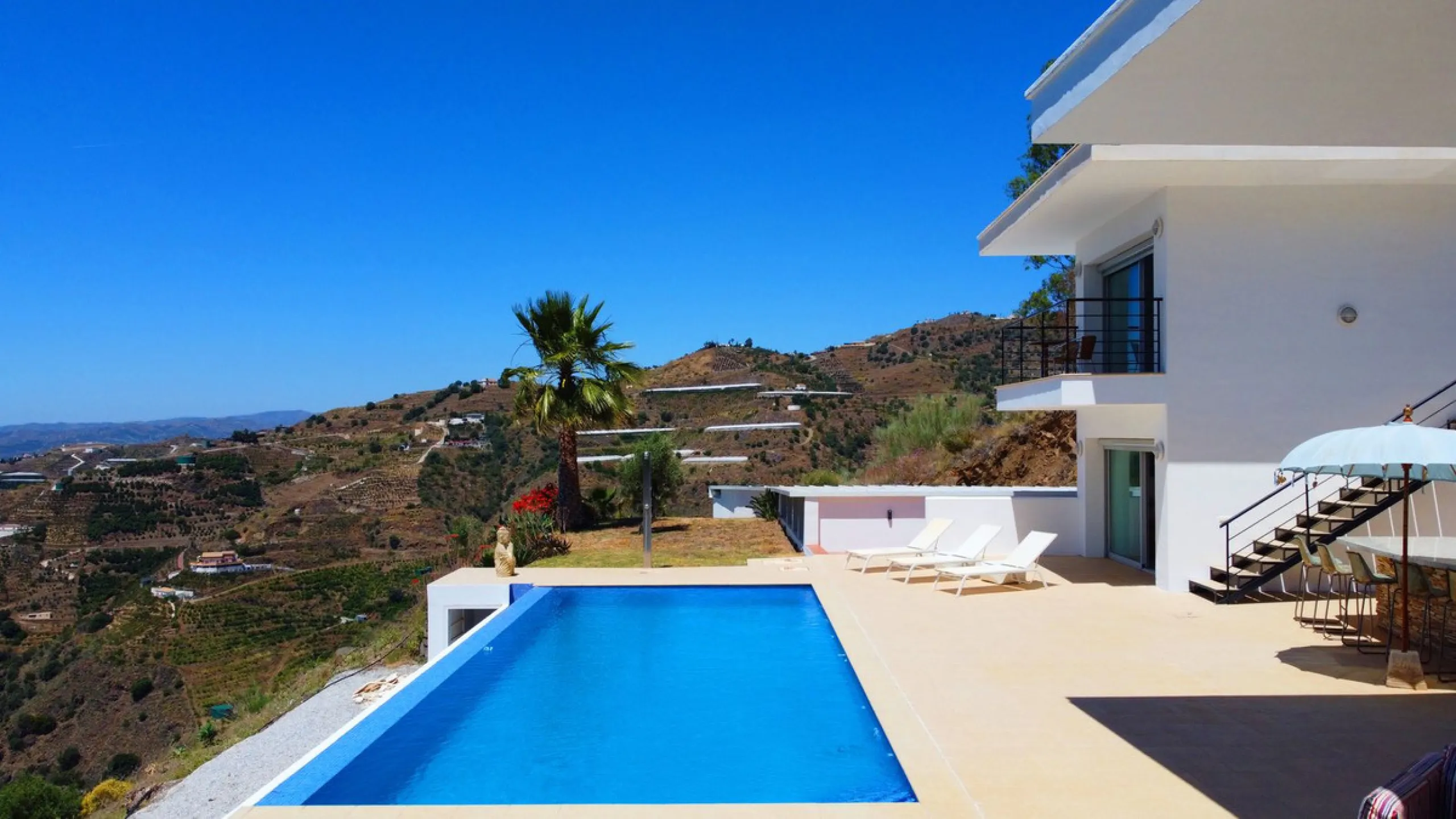 Prestigious Seaview Estate in Sayalonga – A Masterpiece of Luxury and Serenity
