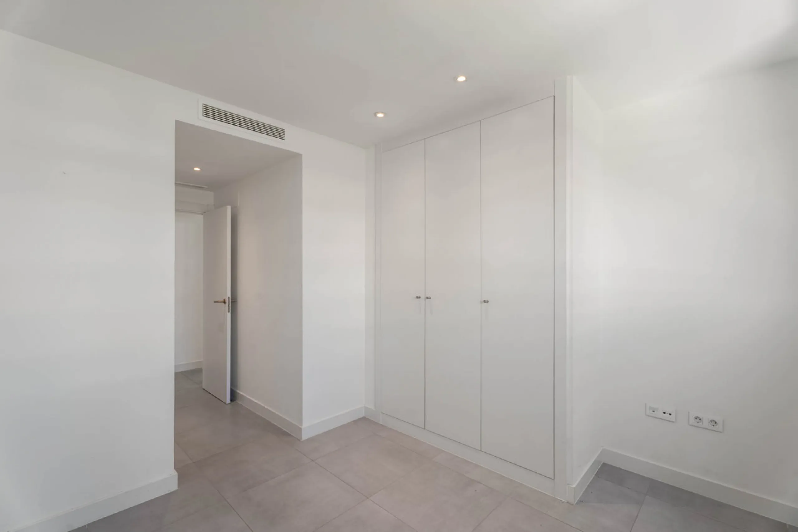 Apartment - Penthouse в продаже в Estepona, Málaga. В доме 3 спален и 2 ванных комнат. Площадь дома 195 м²