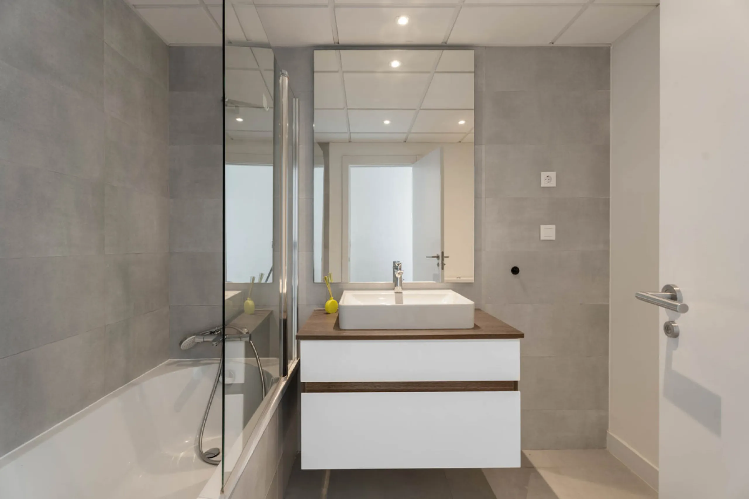 Apartment - Penthouse в продаже в Estepona, Málaga. В доме 3 спален и 2 ванных комнат. Площадь дома 195 м²