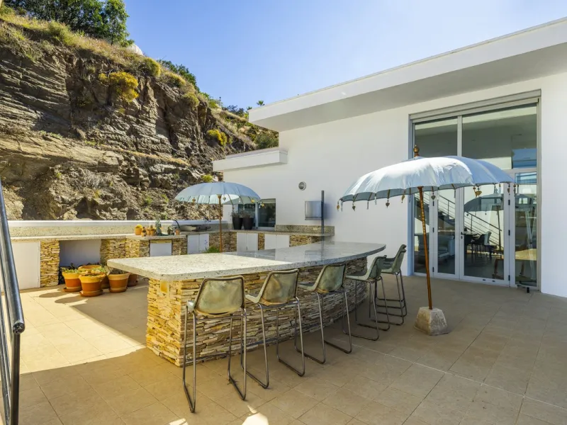 Prestigious Seaview Estate in Sayalonga – A Masterpiece of Luxury and Serenity