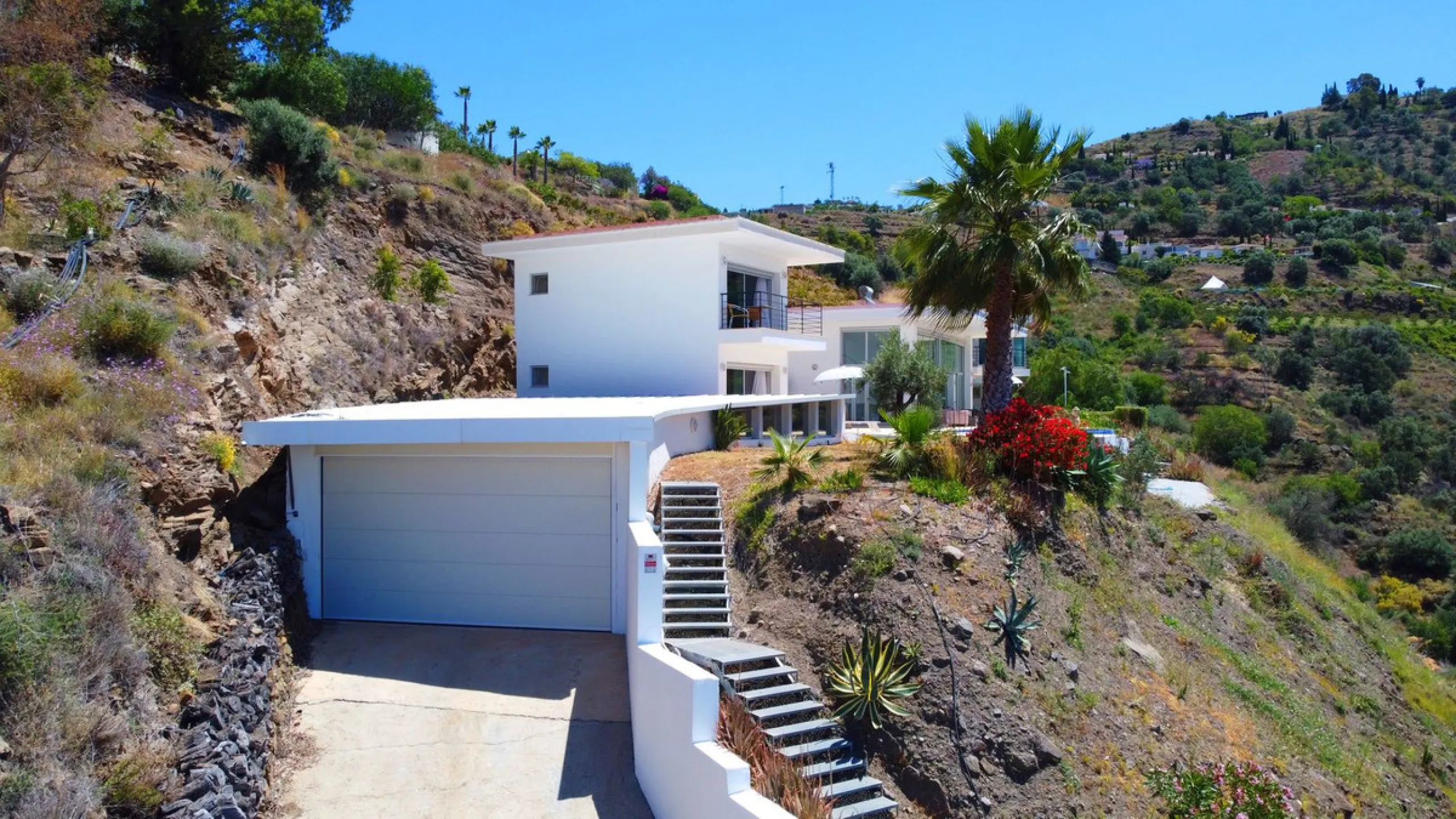 Prestigious Seaview Estate in Sayalonga – A Masterpiece of Luxury and Serenity