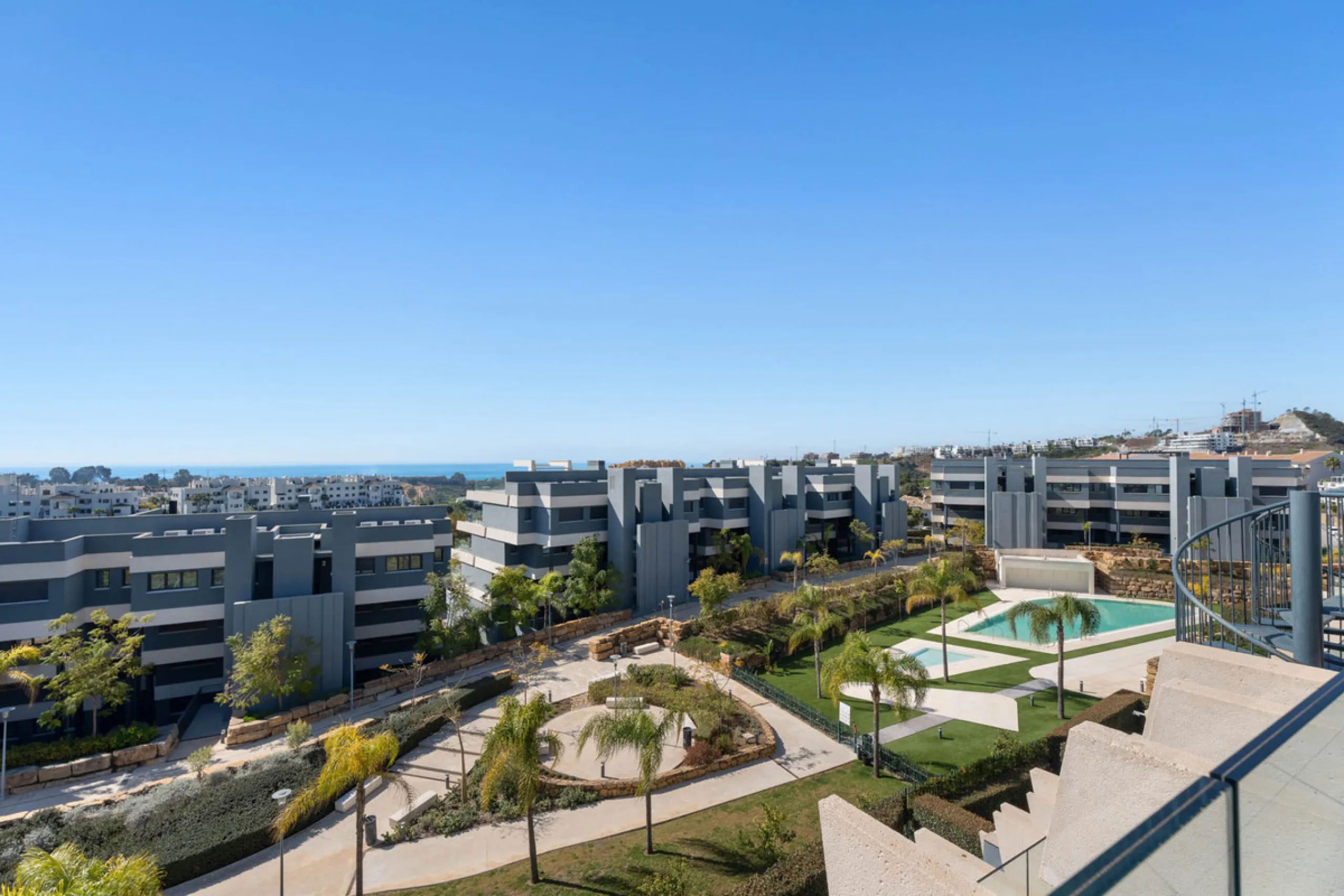 Apartment - Penthouse в продаже в Estepona, Málaga. В доме 3 спален и 2 ванных комнат. Площадь дома 195 м²