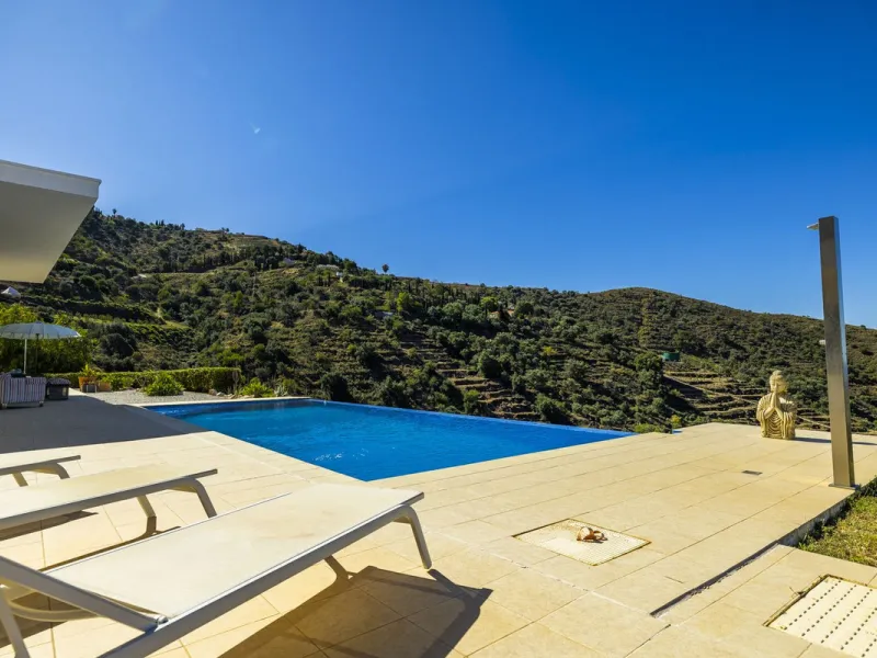 Prestigious Seaview Estate in Sayalonga – A Masterpiece of Luxury and Serenity