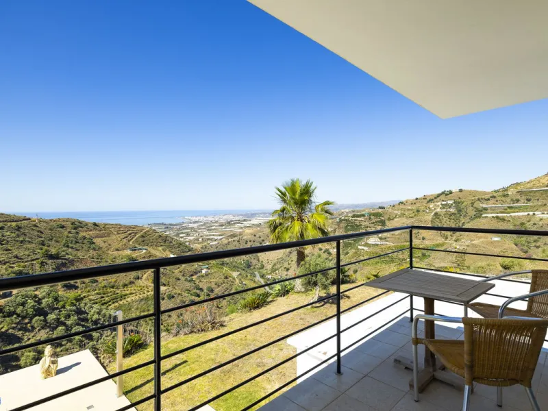 Prestigious Seaview Estate in Sayalonga – A Masterpiece of Luxury and Serenity