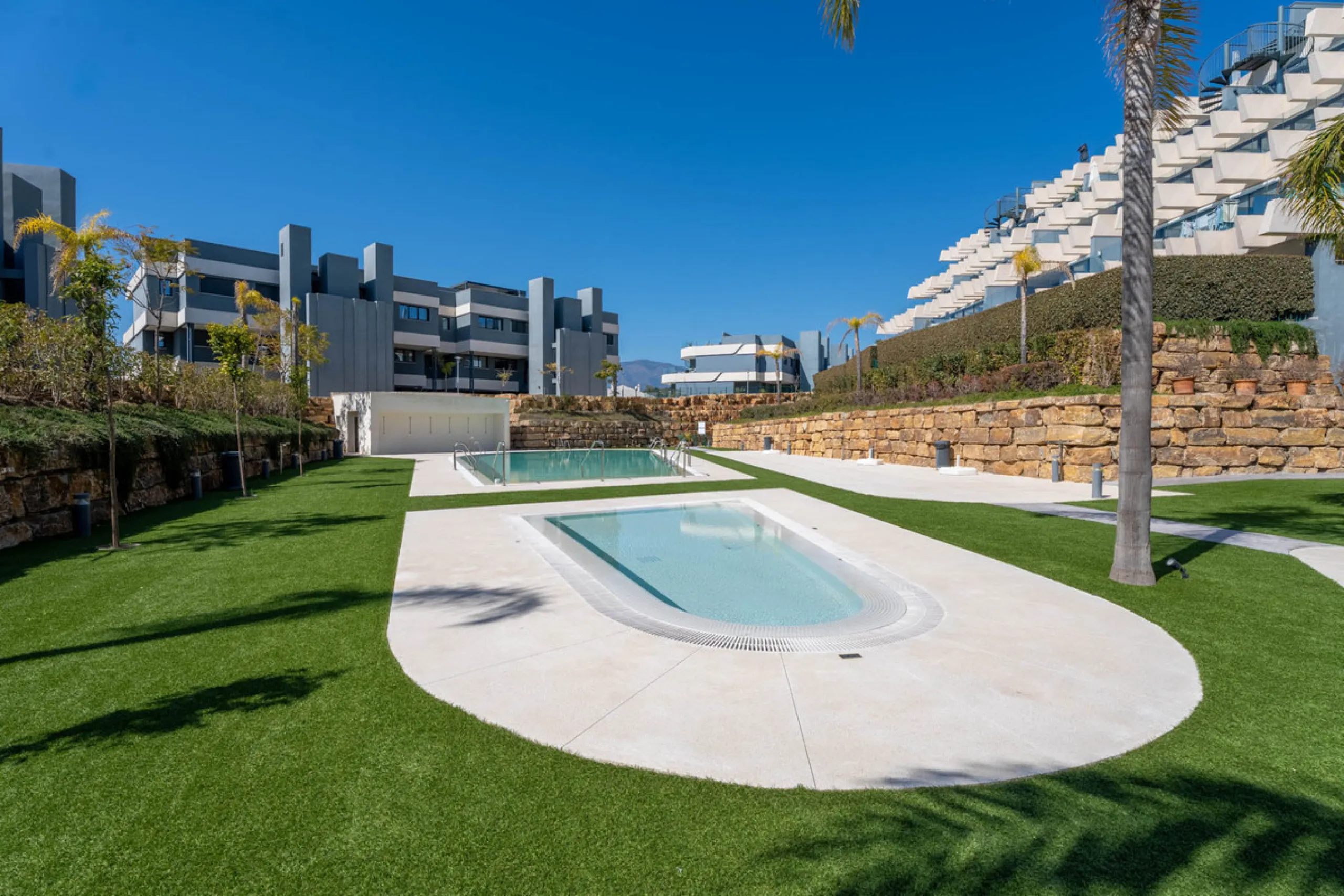 Apartment - Penthouse в продаже в Estepona, Málaga. В доме 3 спален и 2 ванных комнат. Площадь дома 195 м²