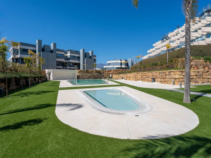 Apartment - Penthouse в продаже в Estepona, Málaga. В доме 3 спален и 2 ванных комнат. Площадь дома 195 м²
