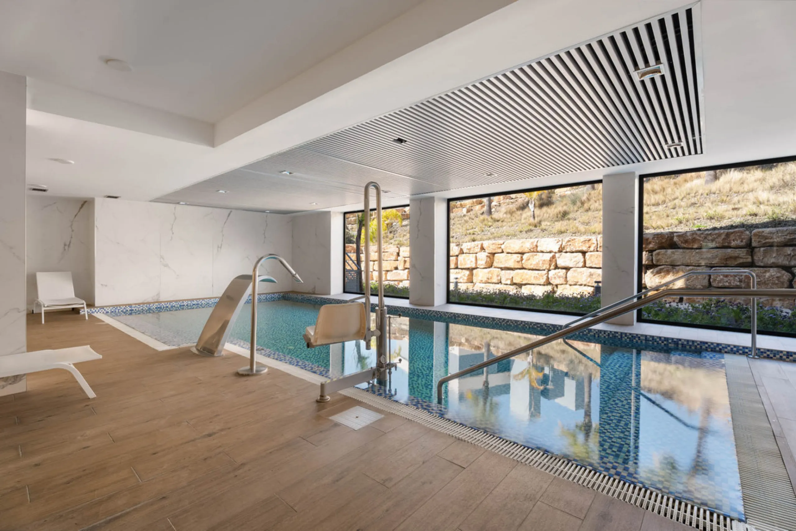Apartment - Penthouse в продаже в Estepona, Málaga. В доме 3 спален и 2 ванных комнат. Площадь дома 195 м²