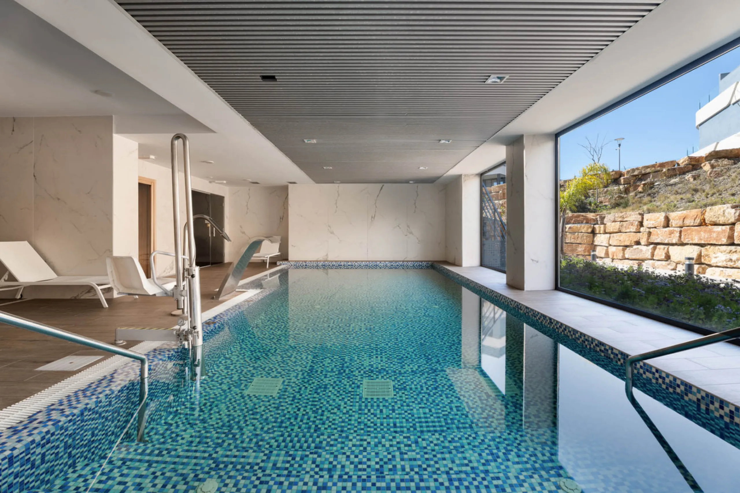 Apartment - Penthouse в продаже в Estepona, Málaga. В доме 3 спален и 2 ванных комнат. Площадь дома 195 м²