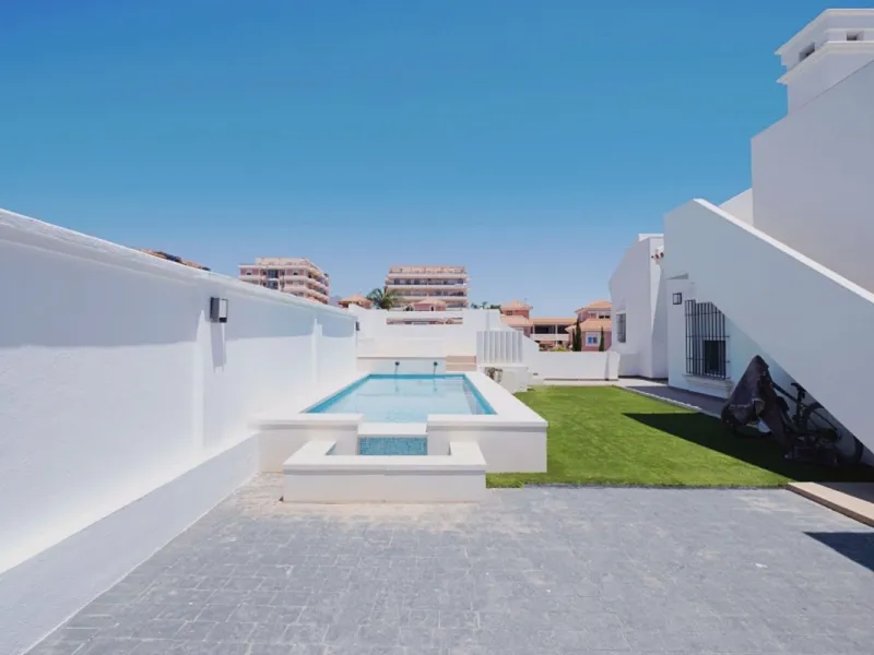 Stunning Independent Villa in the Heart of Sabinillas 1.850.000€