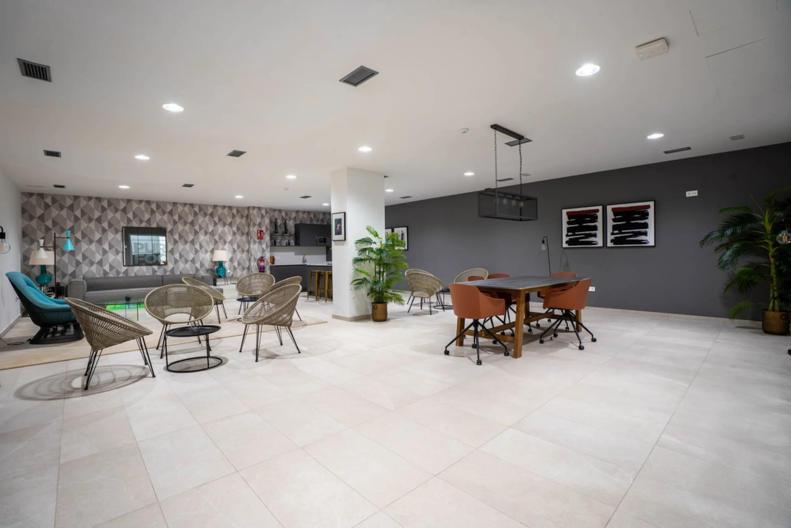 Apartment - Penthouse в продаже в Estepona, Málaga. В доме 3 спален и 2 ванных комнат. Площадь дома 195 м²