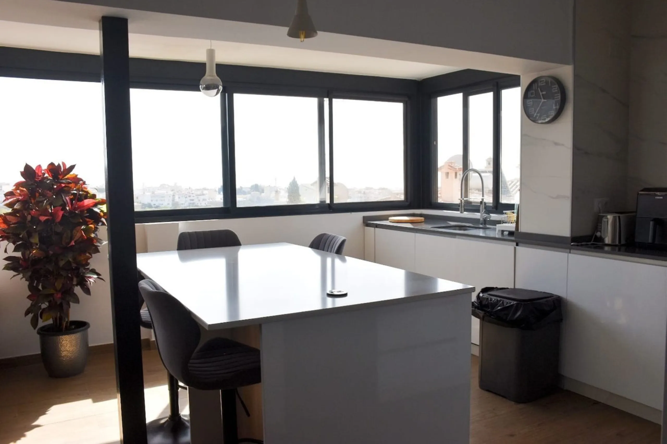 House - Detached Villa в продаже в Nerja, Málaga. В доме 3 спален и 2 ванных комнат. Площадь дома 144 м². Площадь участка 284 м²