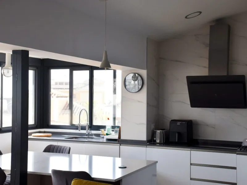 House - Detached Villa в продаже в Nerja, Málaga. В доме 3 спален и 2 ванных комнат. Площадь дома 144 м². Площадь участка 284 м²