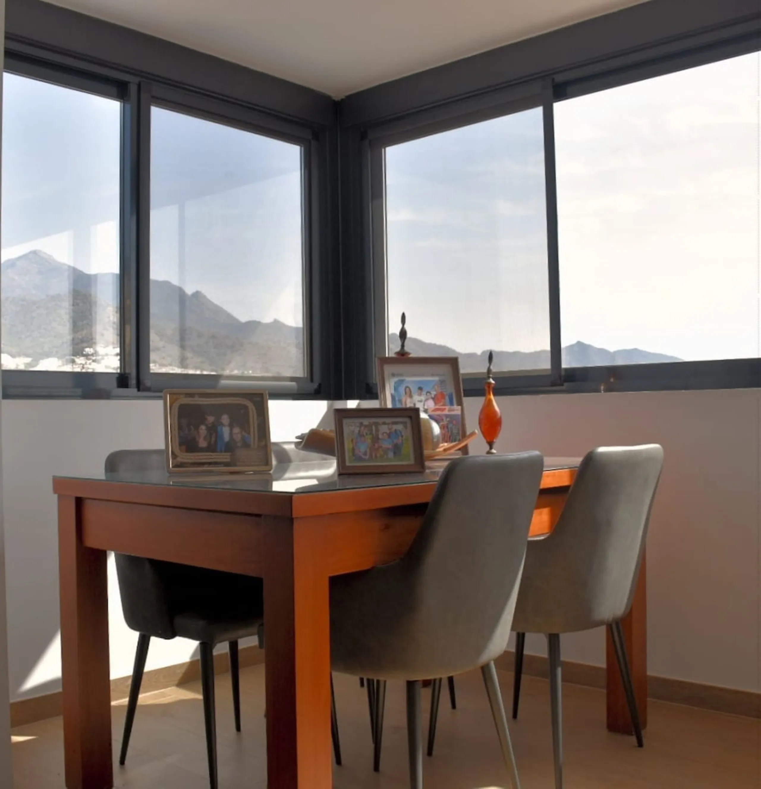 House - Detached Villa в продаже в Nerja, Málaga. В доме 3 спален и 2 ванных комнат. Площадь дома 144 м². Площадь участка 284 м²