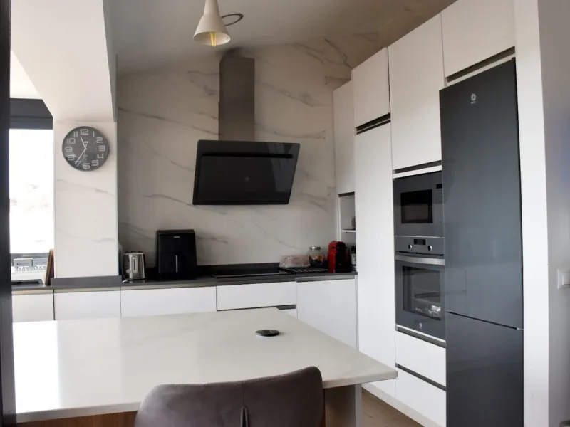 House - Detached Villa в продаже в Nerja, Málaga. В доме 3 спален и 2 ванных комнат. Площадь дома 144 м². Площадь участка 284 м²