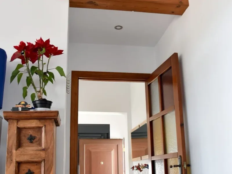 House - Detached Villa в продаже в Nerja, Málaga. В доме 3 спален и 2 ванных комнат. Площадь дома 144 м². Площадь участка 284 м²