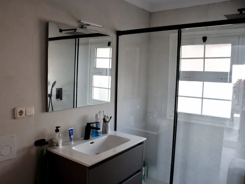 House - Detached Villa в продаже в Nerja, Málaga. В доме 3 спален и 2 ванных комнат. Площадь дома 144 м². Площадь участка 284 м²