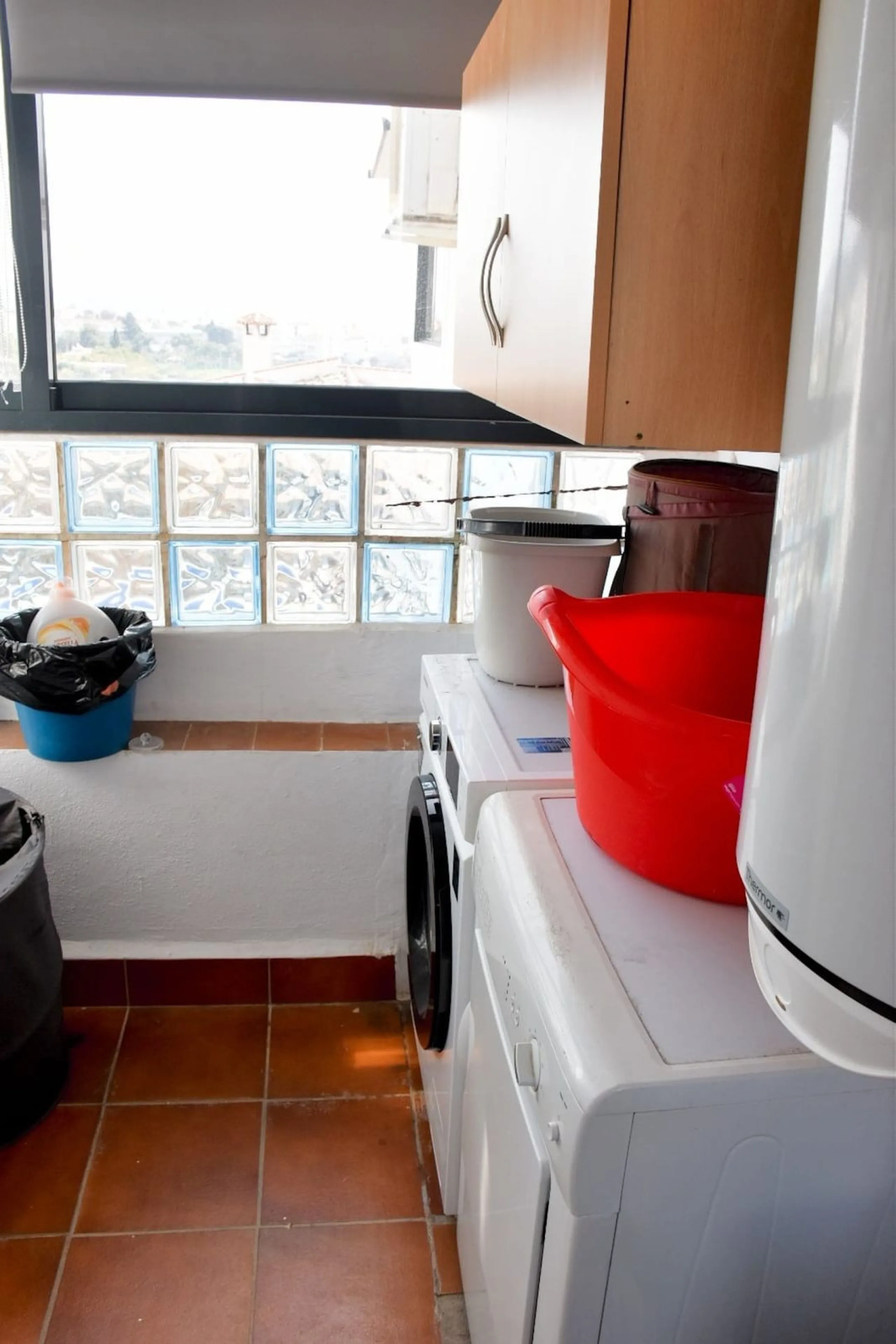 House - Detached Villa в продаже в Nerja, Málaga. В доме 3 спален и 2 ванных комнат. Площадь дома 144 м². Площадь участка 284 м²
