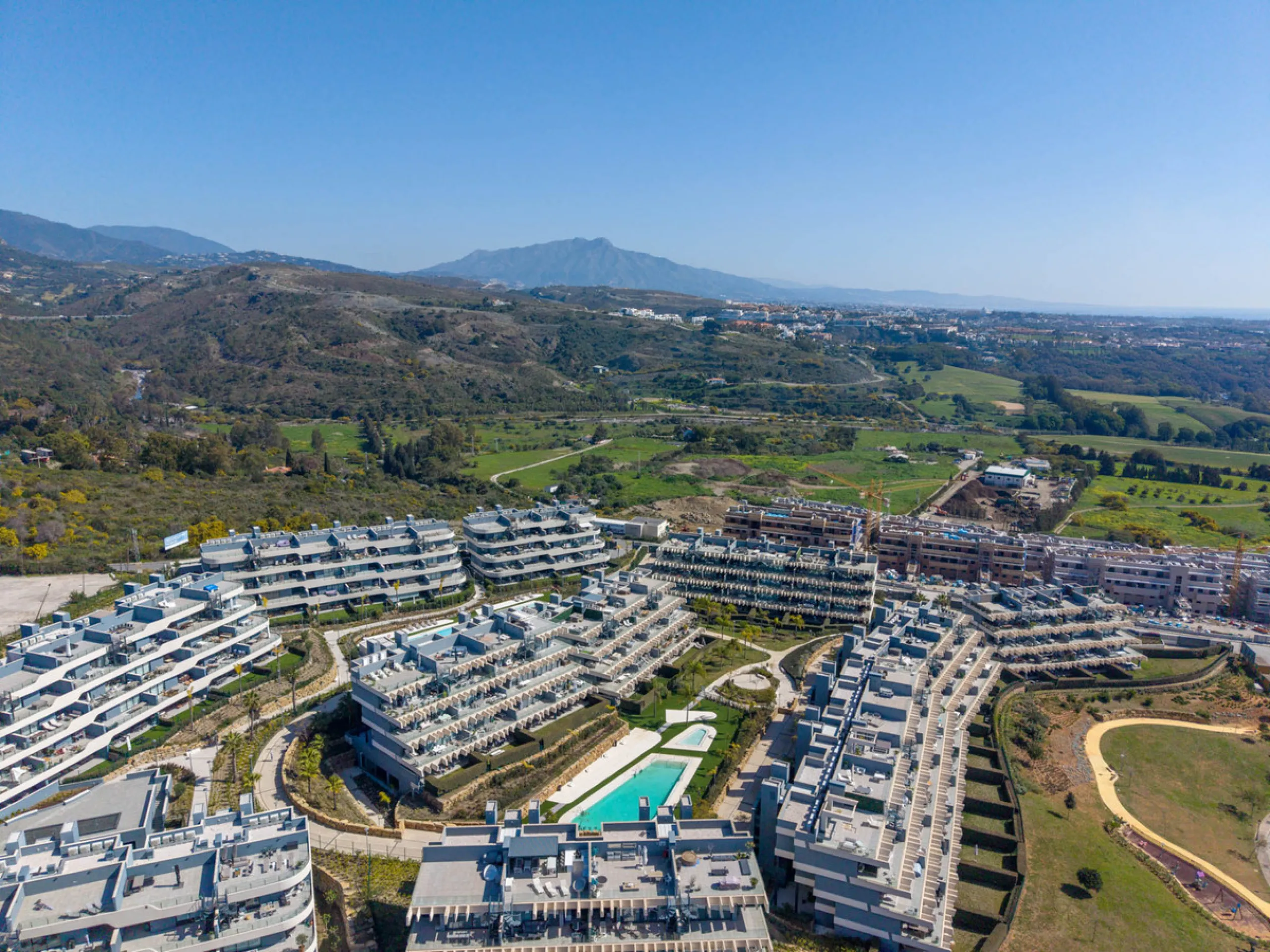 Apartment - Penthouse в продаже в Estepona, Málaga. В доме 3 спален и 2 ванных комнат. Площадь дома 195 м²