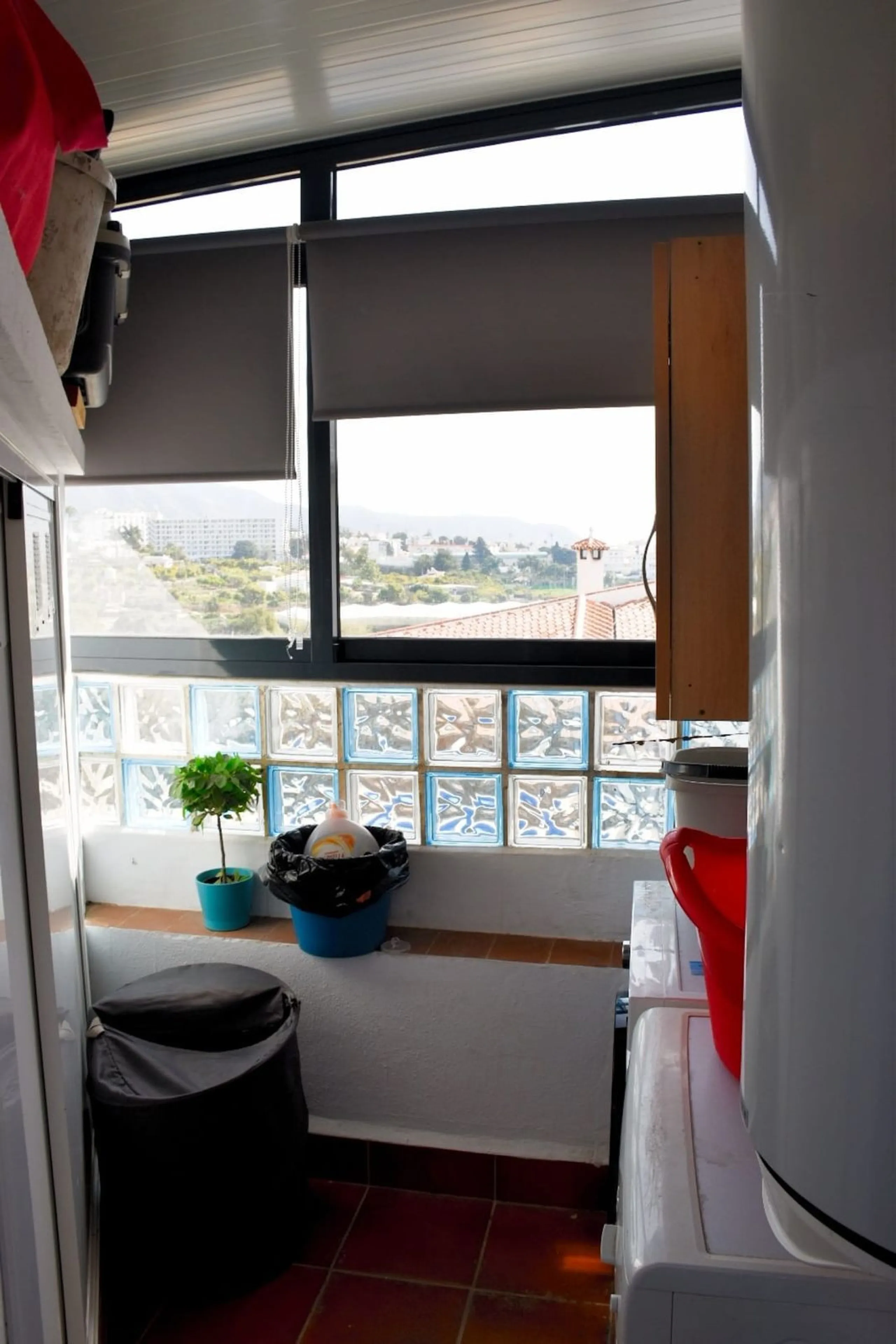 House - Detached Villa в продаже в Nerja, Málaga. В доме 3 спален и 2 ванных комнат. Площадь дома 144 м². Площадь участка 284 м²