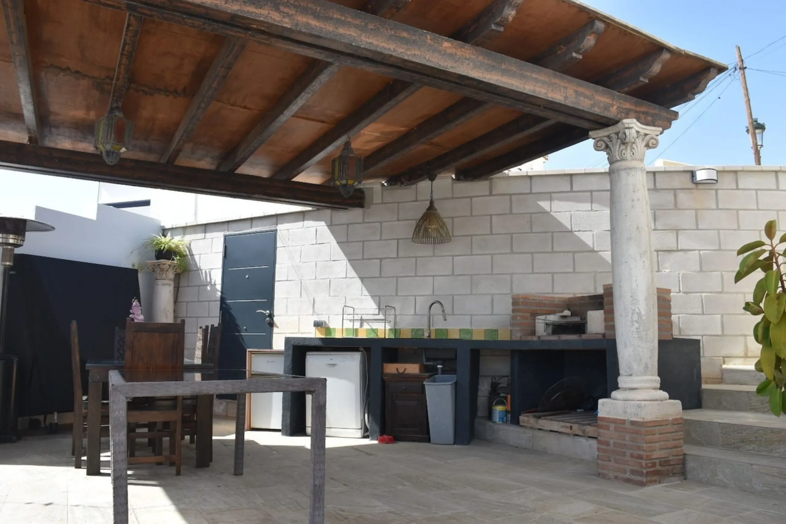 House - Detached Villa в продаже в Nerja, Málaga. В доме 3 спален и 2 ванных комнат. Площадь дома 144 м². Площадь участка 284 м²