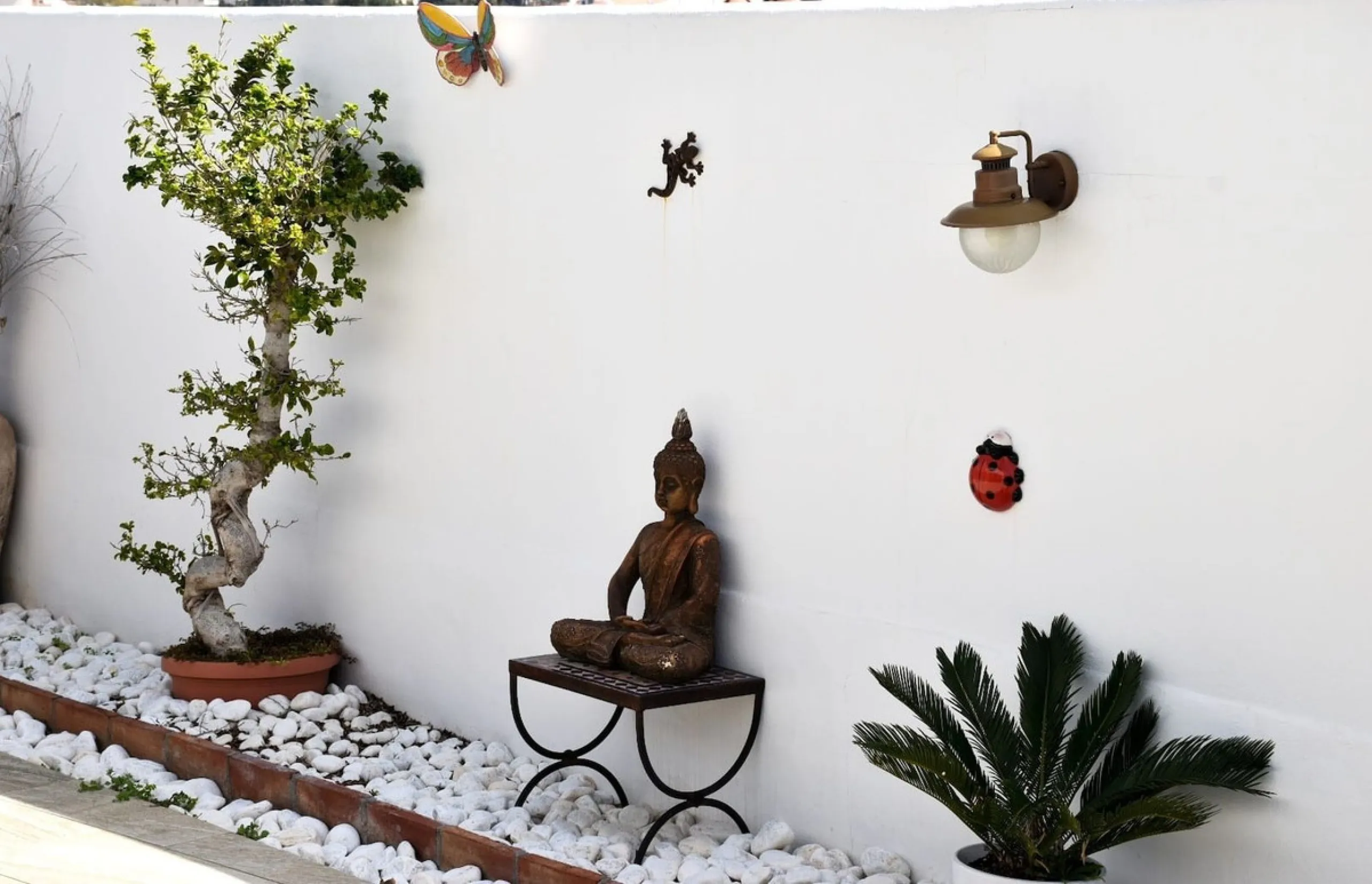 House - Detached Villa в продаже в Nerja, Málaga. В доме 3 спален и 2 ванных комнат. Площадь дома 144 м². Площадь участка 284 м²