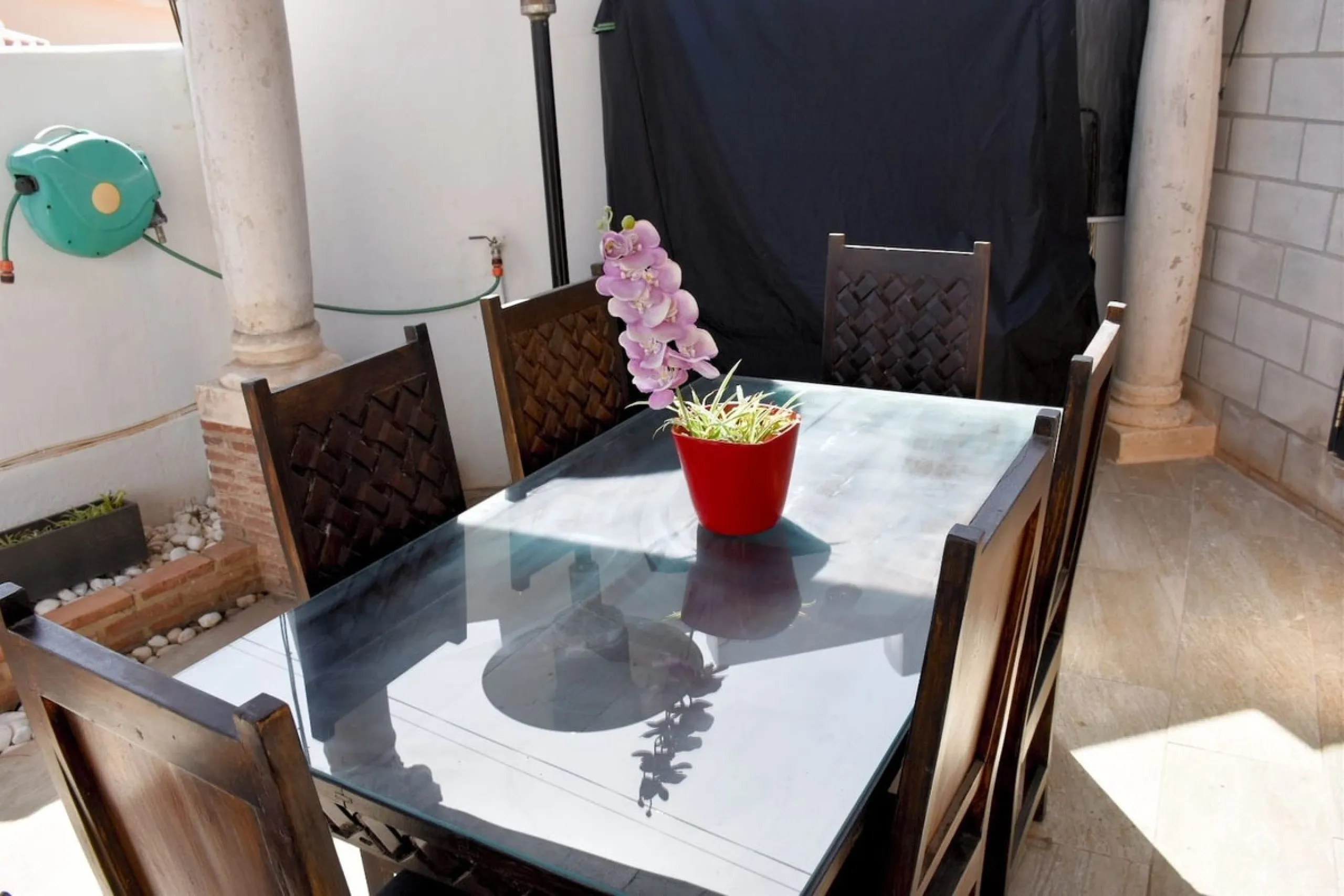 House - Detached Villa в продаже в Nerja, Málaga. В доме 3 спален и 2 ванных комнат. Площадь дома 144 м². Площадь участка 284 м²