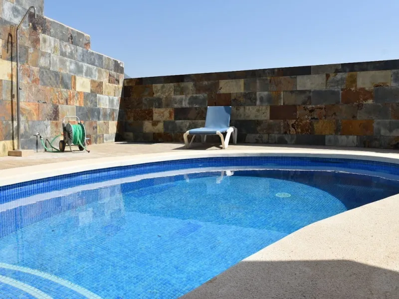 House - Detached Villa в продаже в Nerja, Málaga. В доме 3 спален и 2 ванных комнат. Площадь дома 144 м². Площадь участка 284 м²