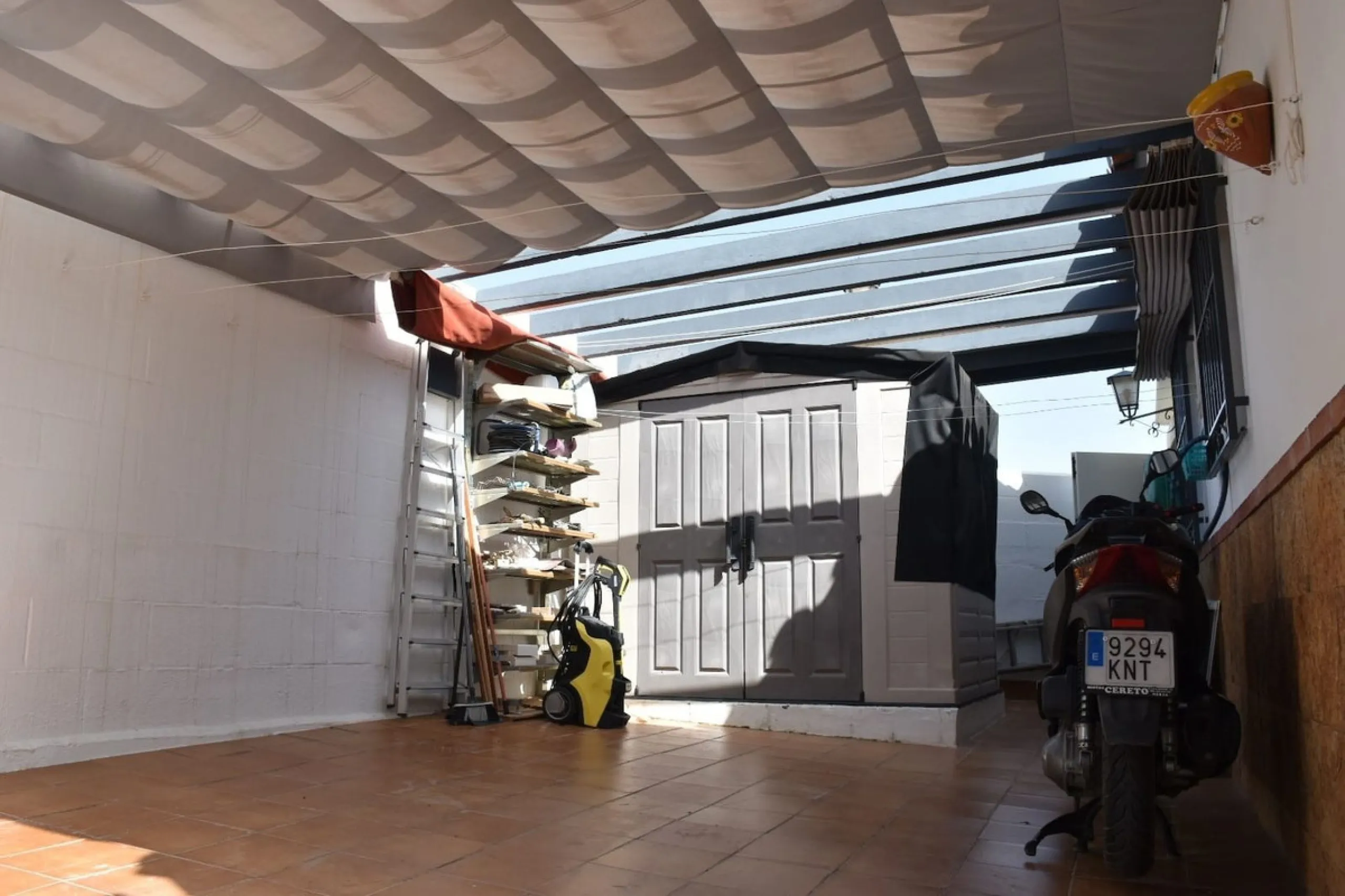 House - Detached Villa в продаже в Nerja, Málaga. В доме 3 спален и 2 ванных комнат. Площадь дома 144 м². Площадь участка 284 м²