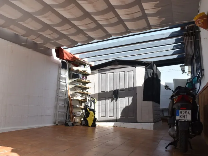House - Detached Villa в продаже в Nerja, Málaga. В доме 3 спален и 2 ванных комнат. Площадь дома 144 м². Площадь участка 284 м²