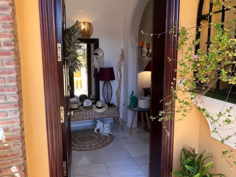 House - Detached Villa в продаже в Rincón de la Victoria, Málaga. В доме 5 спален и 4 ванных комнат. Площадь дома 658 м². Площадь участка 2197 м²