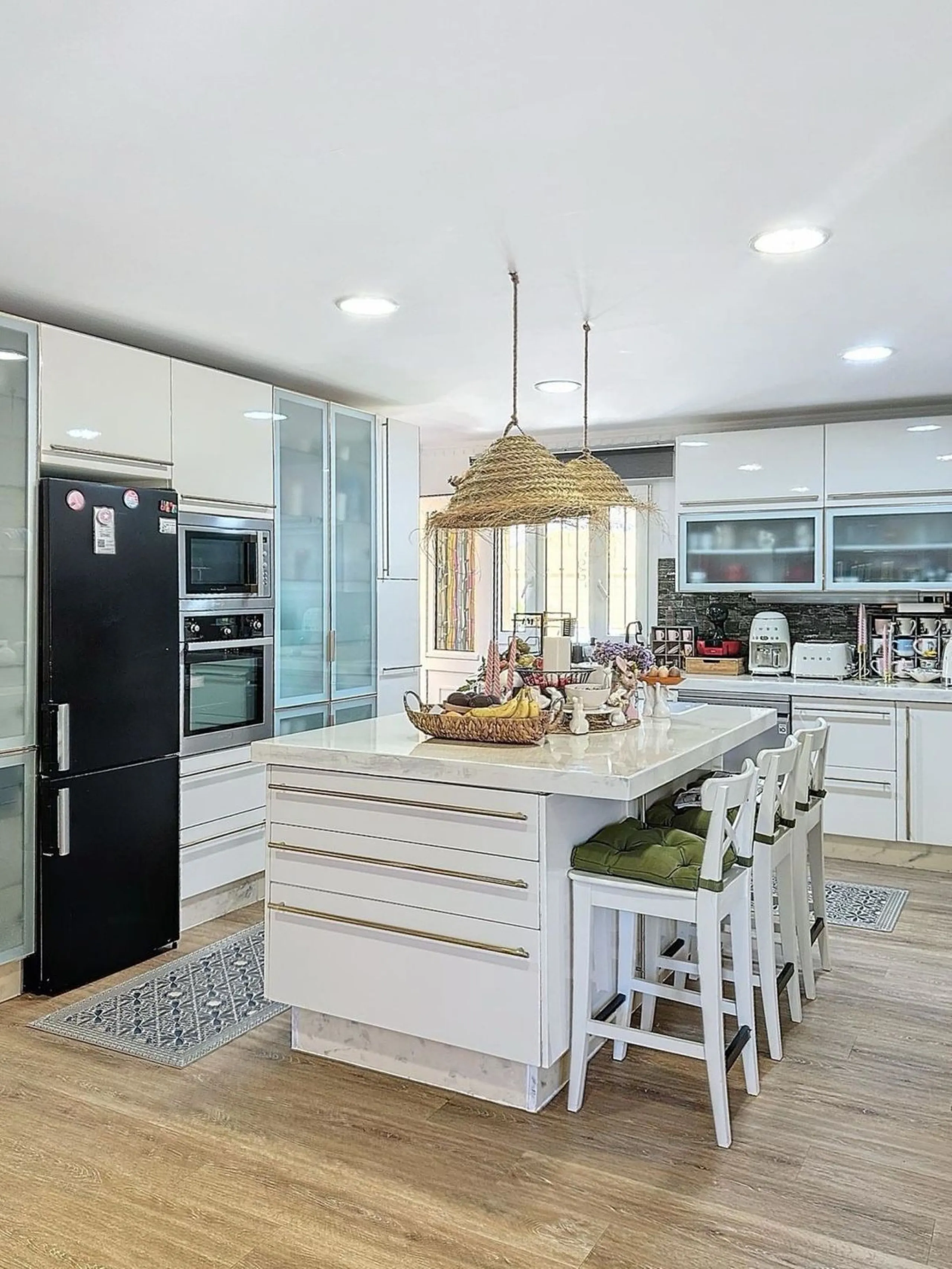 House - Detached Villa в продаже в Rincón de la Victoria, Málaga. В доме 5 спален и 4 ванных комнат. Площадь дома 658 м². Площадь участка 2197 м²