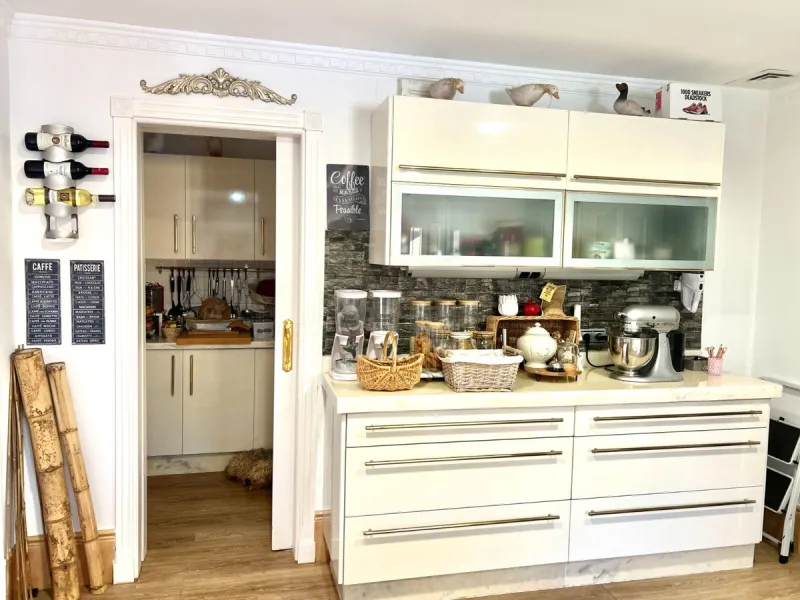 House - Detached Villa в продаже в Rincón de la Victoria, Málaga. В доме 5 спален и 4 ванных комнат. Площадь дома 658 м². Площадь участка 2197 м²