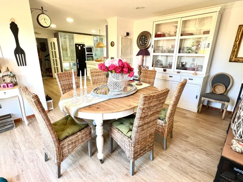 House - Detached Villa в продаже в Rincón de la Victoria, Málaga. В доме 5 спален и 4 ванных комнат. Площадь дома 658 м². Площадь участка 2197 м²