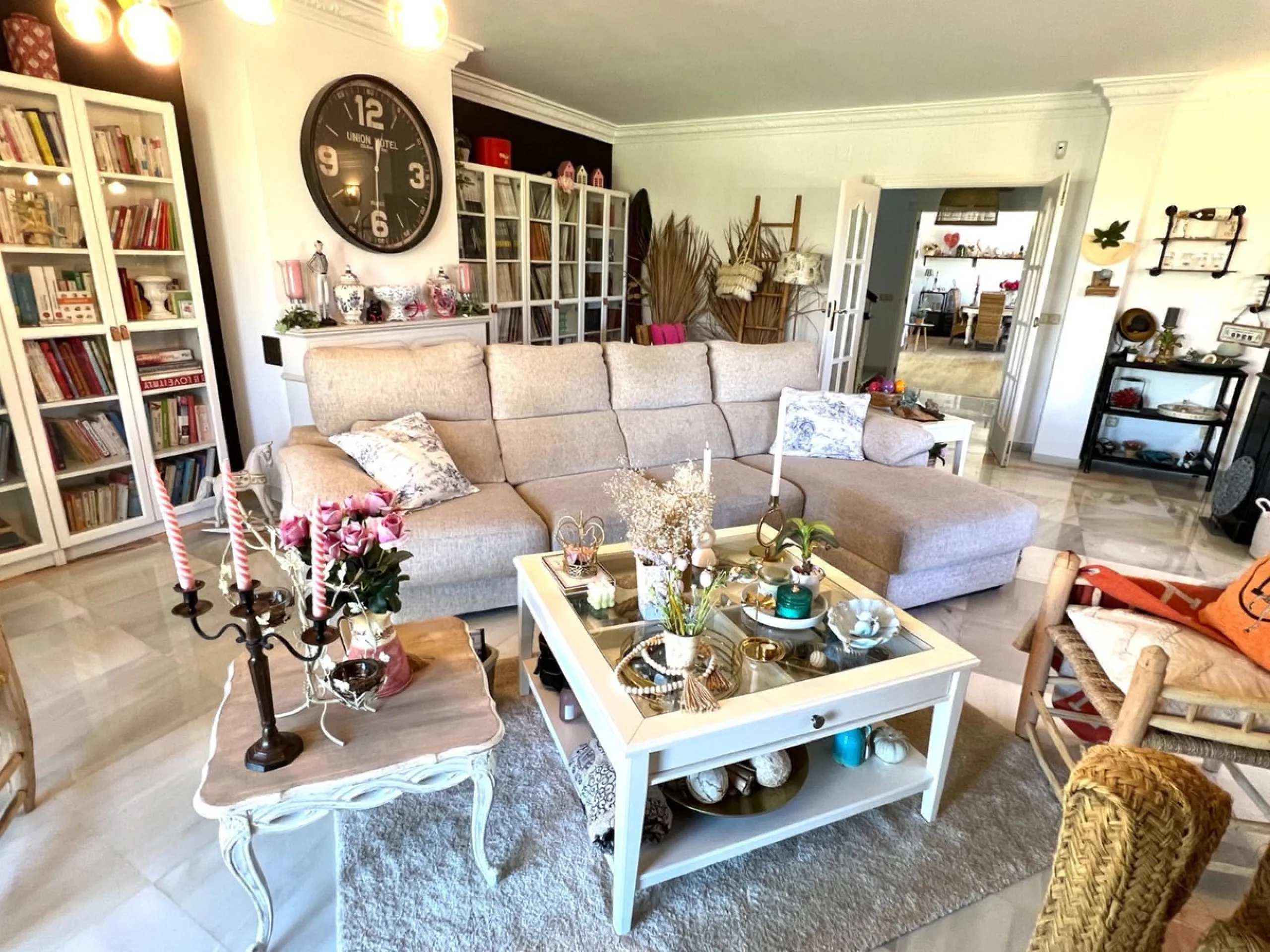House - Detached Villa в продаже в Rincón de la Victoria, Málaga. В доме 5 спален и 4 ванных комнат. Площадь дома 658 м². Площадь участка 2197 м²