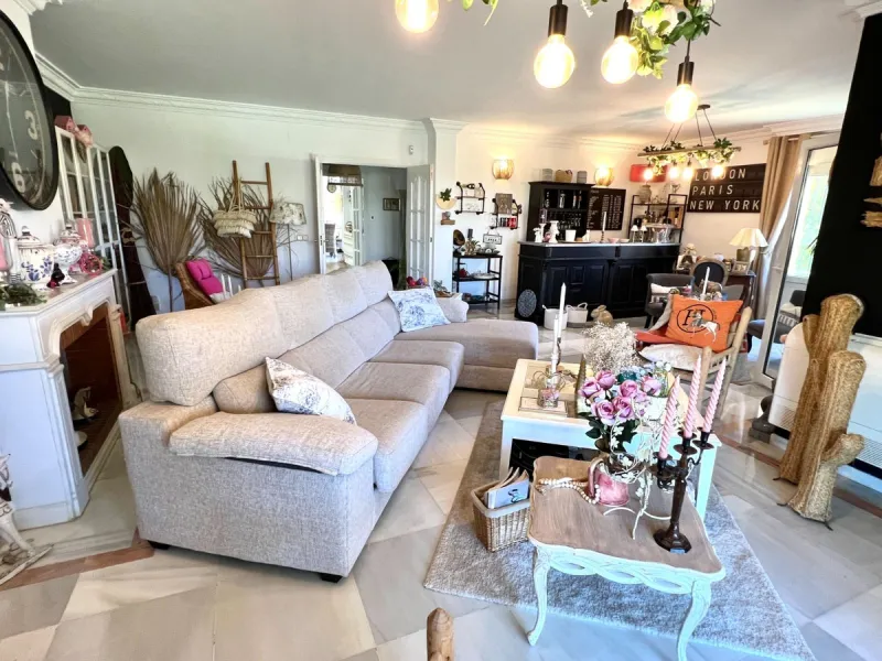 House - Detached Villa в продаже в Rincón de la Victoria, Málaga. В доме 5 спален и 4 ванных комнат. Площадь дома 658 м². Площадь участка 2197 м²
