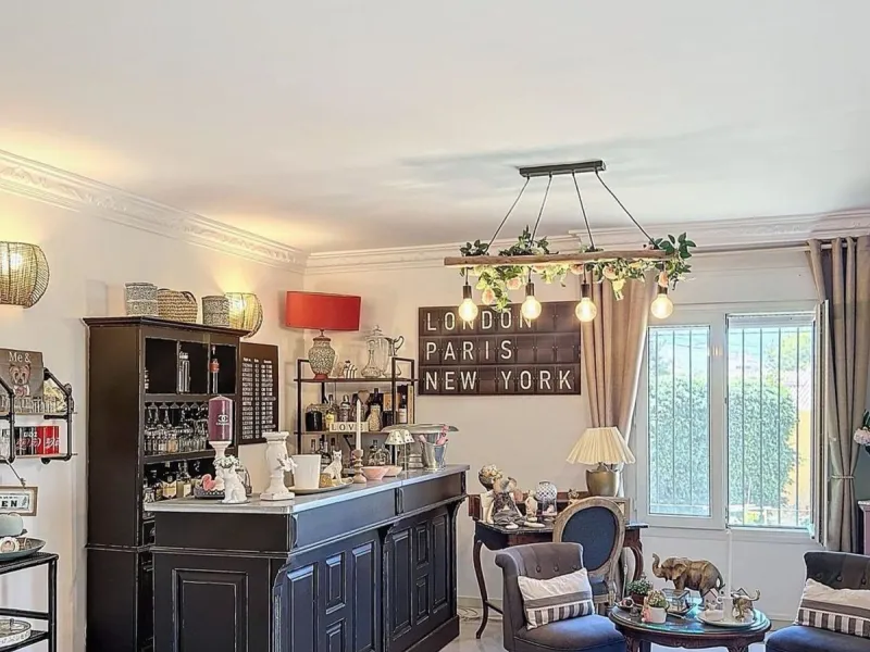 House - Detached Villa в продаже в Rincón de la Victoria, Málaga. В доме 5 спален и 4 ванных комнат. Площадь дома 658 м². Площадь участка 2197 м²