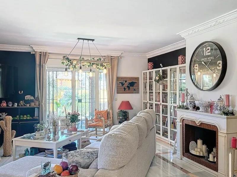 House - Detached Villa в продаже в Rincón de la Victoria, Málaga. В доме 5 спален и 4 ванных комнат. Площадь дома 658 м². Площадь участка 2197 м²