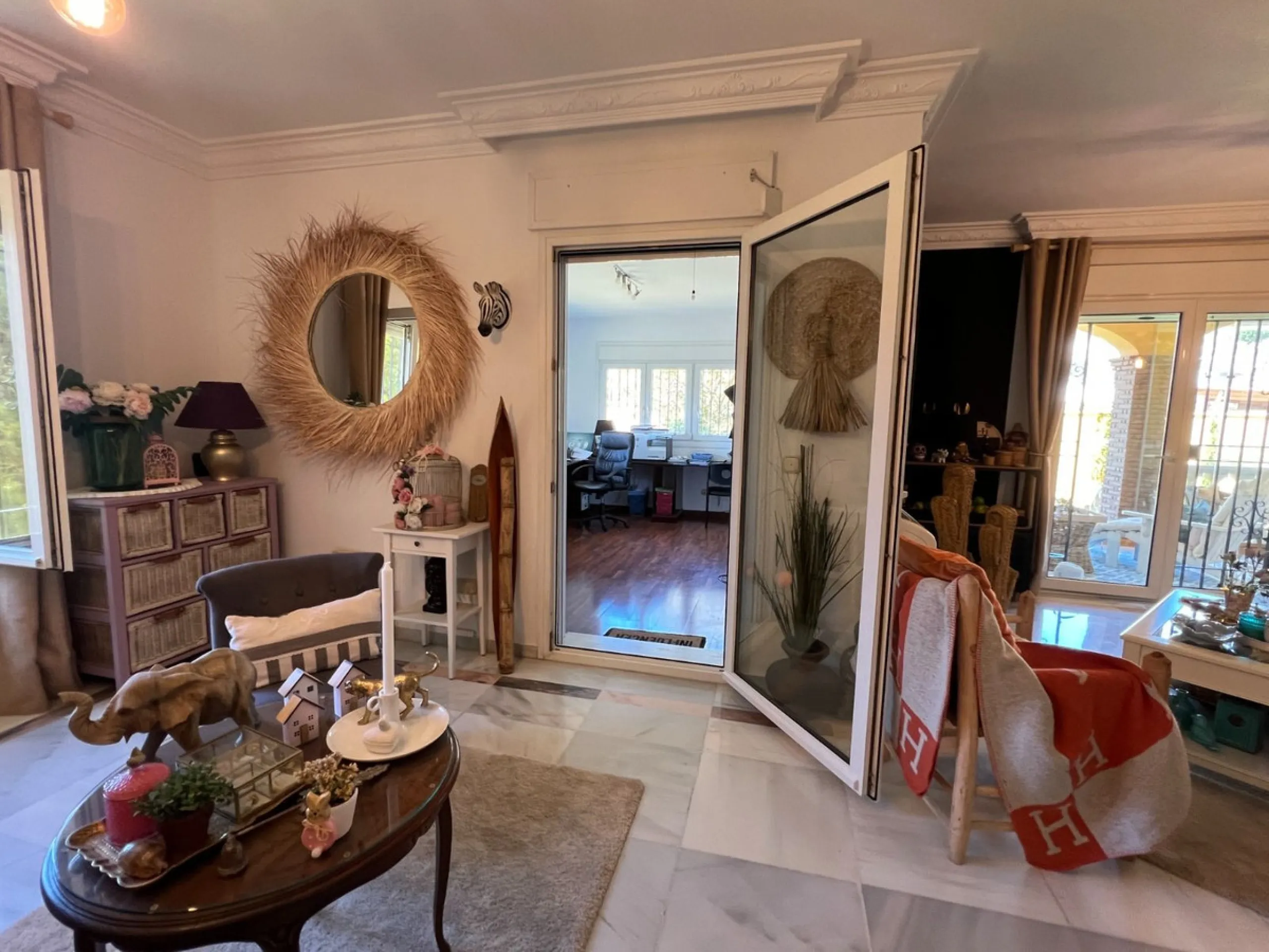 House - Detached Villa в продаже в Rincón de la Victoria, Málaga. В доме 5 спален и 4 ванных комнат. Площадь дома 658 м². Площадь участка 2197 м²