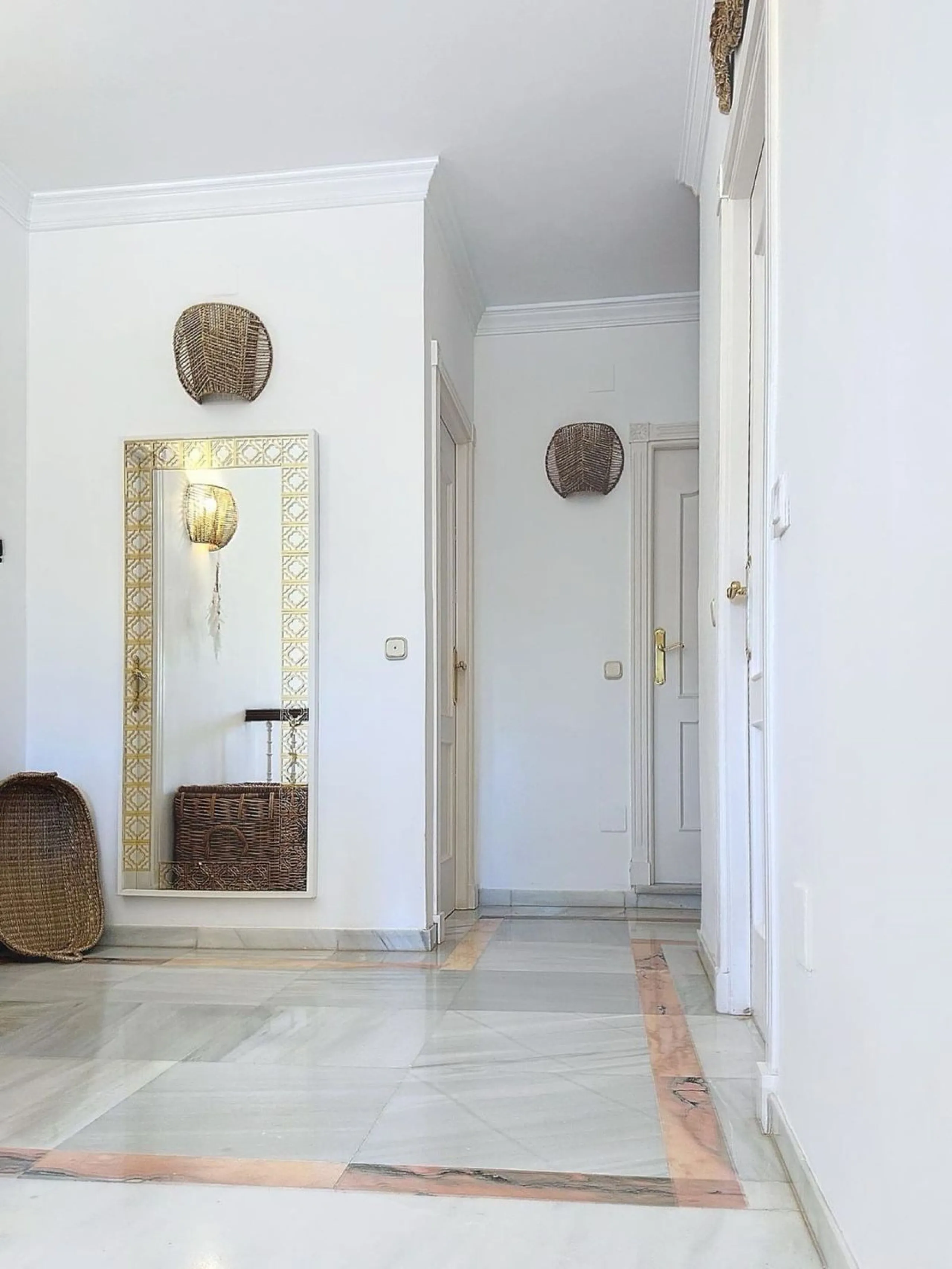 House - Detached Villa в продаже в Rincón de la Victoria, Málaga. В доме 5 спален и 4 ванных комнат. Площадь дома 658 м². Площадь участка 2197 м²