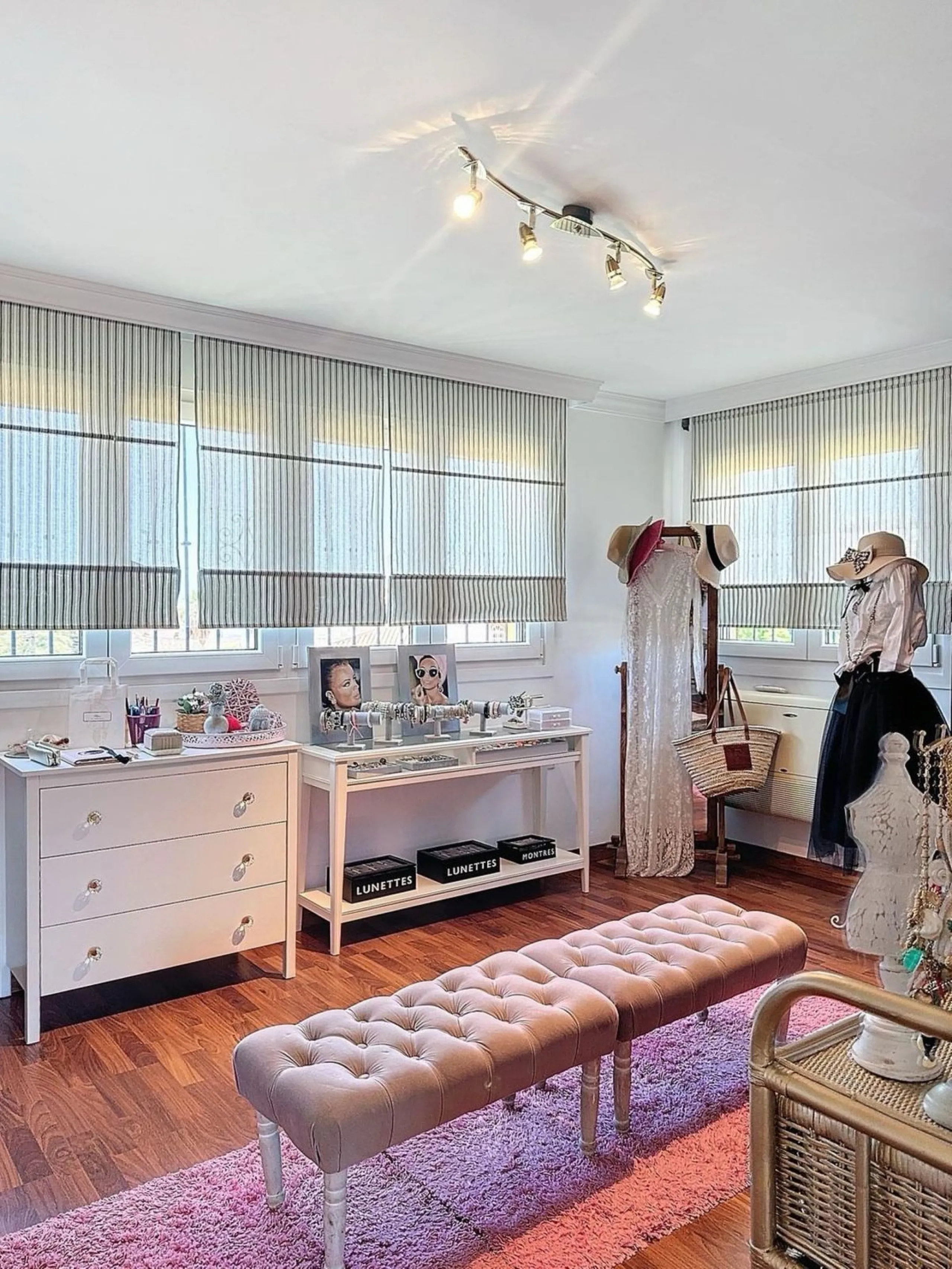 House - Detached Villa в продаже в Rincón de la Victoria, Málaga. В доме 5 спален и 4 ванных комнат. Площадь дома 658 м². Площадь участка 2197 м²