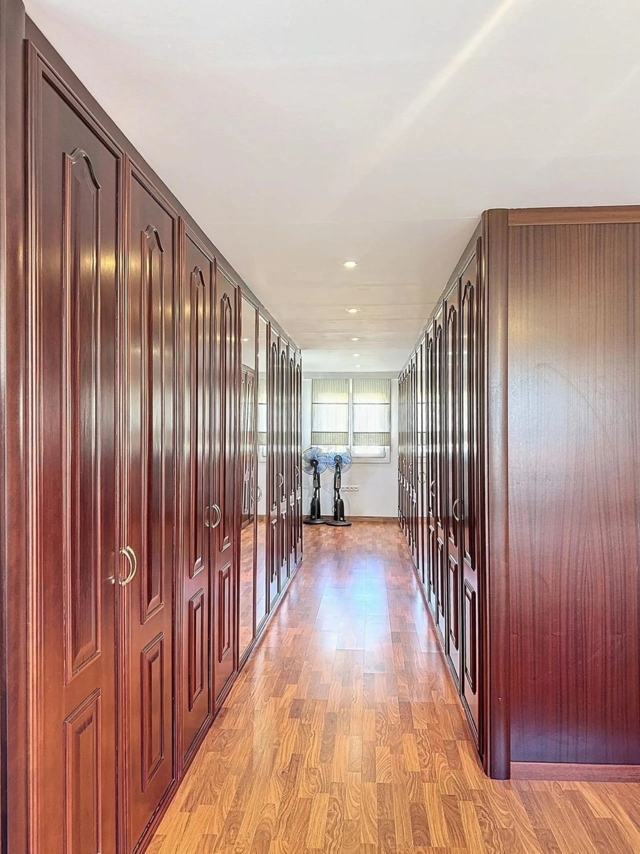 House - Detached Villa в продаже в Rincón de la Victoria, Málaga. В доме 5 спален и 4 ванных комнат. Площадь дома 658 м². Площадь участка 2197 м²