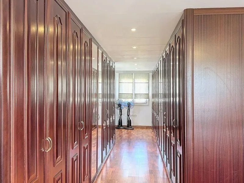 House - Detached Villa в продаже в Rincón de la Victoria, Málaga. В доме 5 спален и 4 ванных комнат. Площадь дома 658 м². Площадь участка 2197 м²